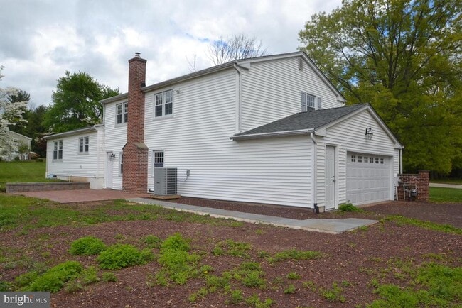 Building Photo - 1436 E Lamplighter Ln