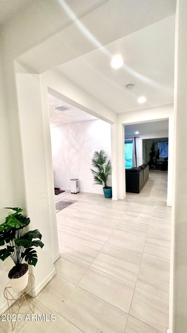 Building Photo - 12823 W Ocotillo Rd