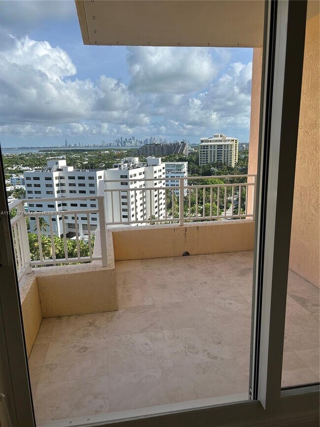 Foto del edificio - 791 Crandon Blvd