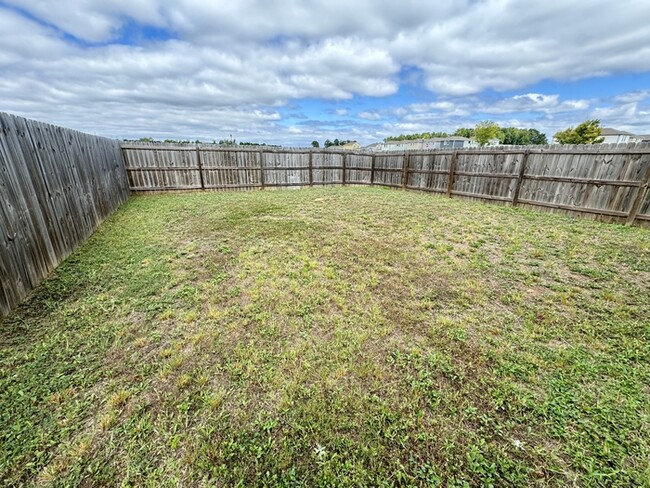 Foto del edificio - Fenced yard, close to Research Park!