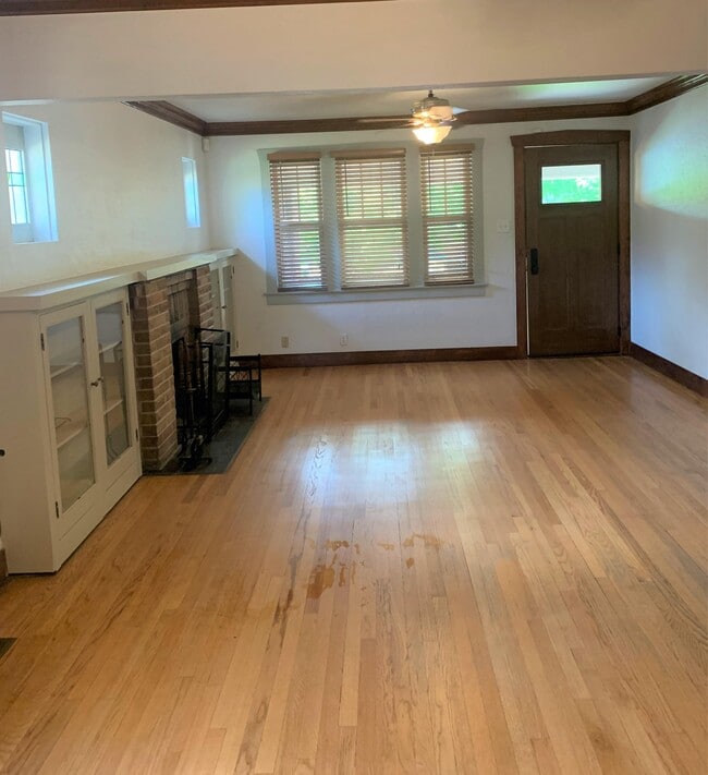 Building Photo - 3444 N Race St