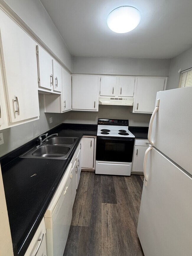Building Photo - 1306 Black Forest Dr