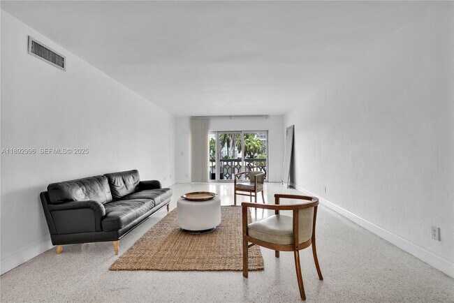 Foto del edificio - 9700 E Bay Harbor Dr