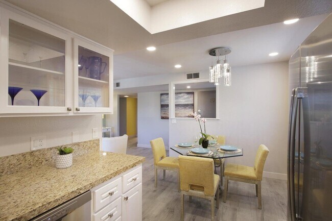 Foto del edificio - 5301 E Waverly Dr