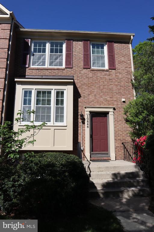 Foto del edificio - 10848 Douglas Ave