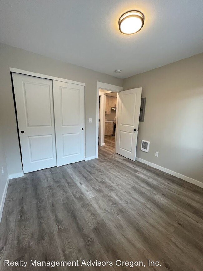 Building Photo - 1 br, 1 bath House - 300 W Fairfield St. B