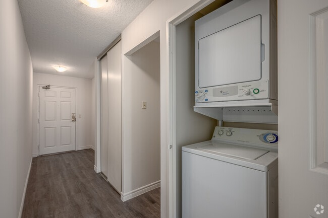 2BR, 2BA - 1,193SF - In-Unit Laundry - The Grosvenor - City Place