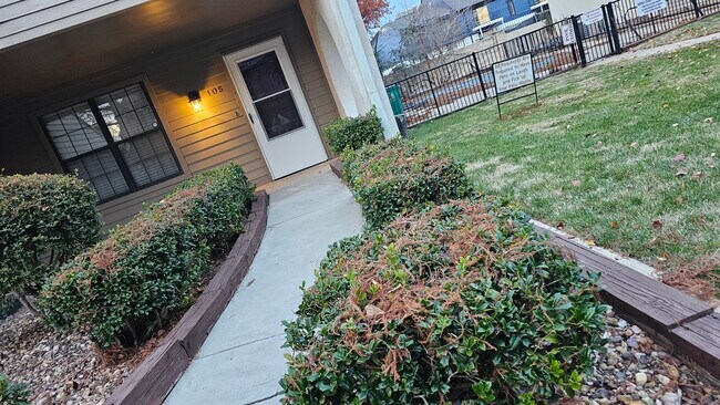 Foto del edificio - 11120 Stratford Dr