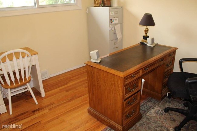 Building Photo - 4 br, 2 bath House - M15 and Waldon area