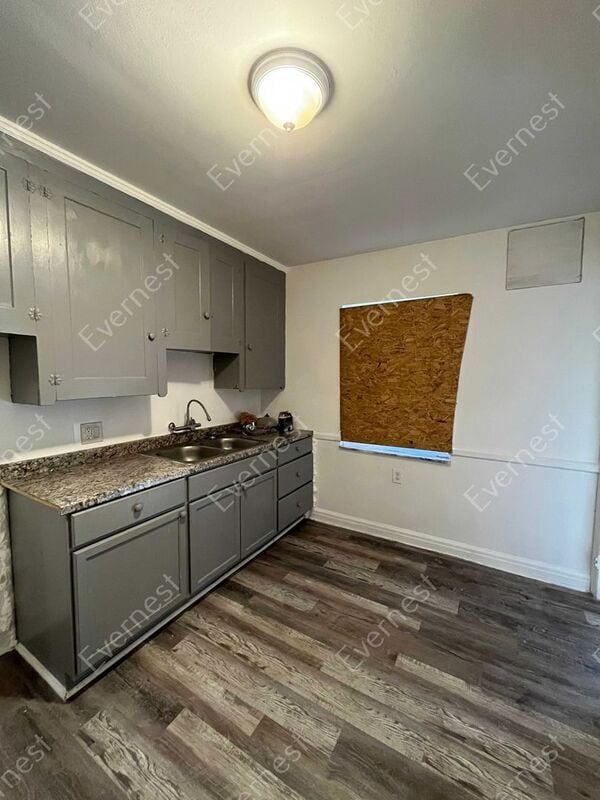 Building Photo - 16825 Manor St