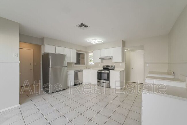 Foto del edificio - 6616 W Vogel Ave
