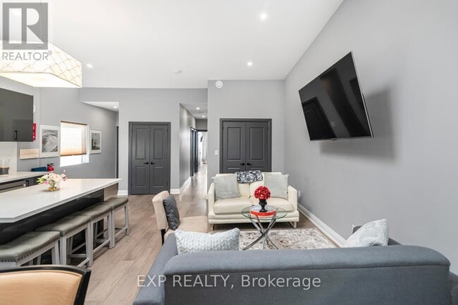 Building Photo - 5850 Ferry St