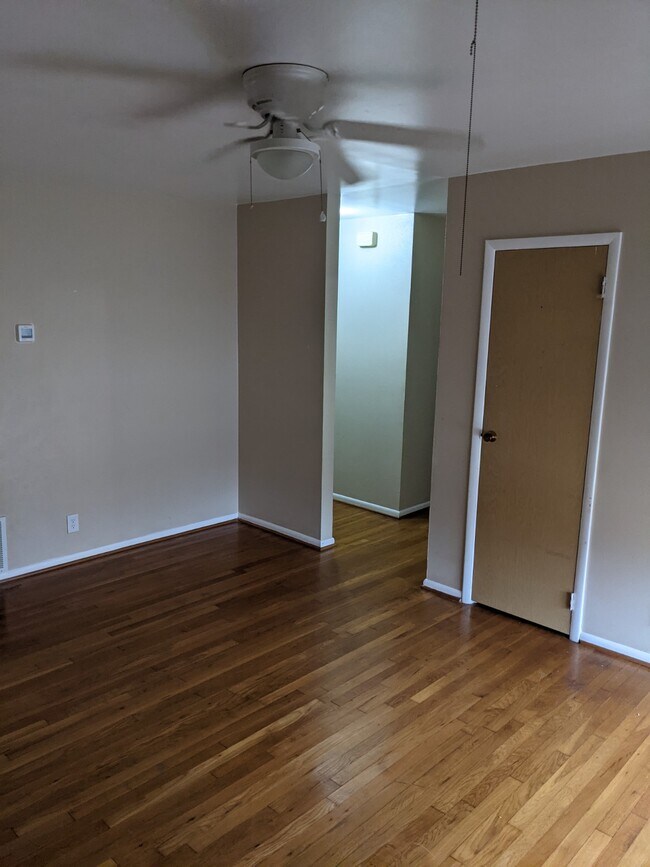 Foto del edificio - 1409 Metropolitan Dr