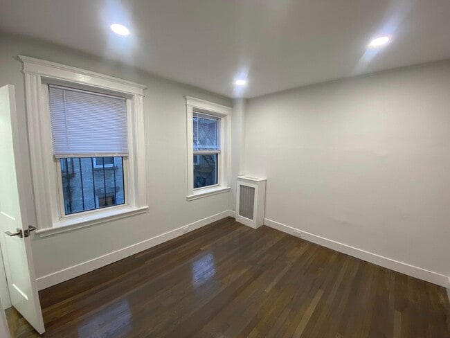 Building Photo - 111 Park Dr