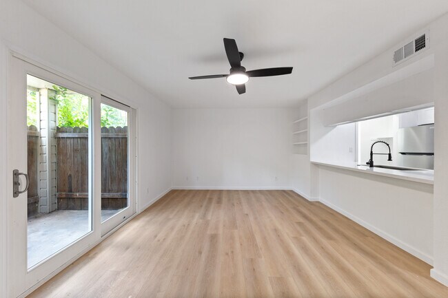 Foto del edificio - 815 Lyle West Ave