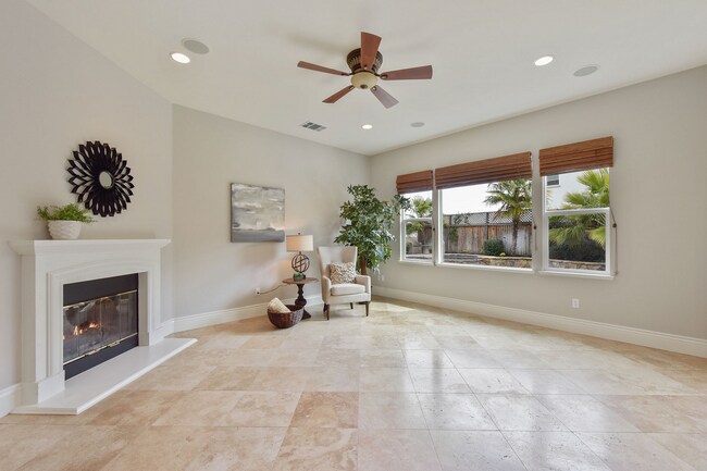 Foto del edificio - 4 Bed 5 Bath, Beautiful Home In Danville, With A Pool!