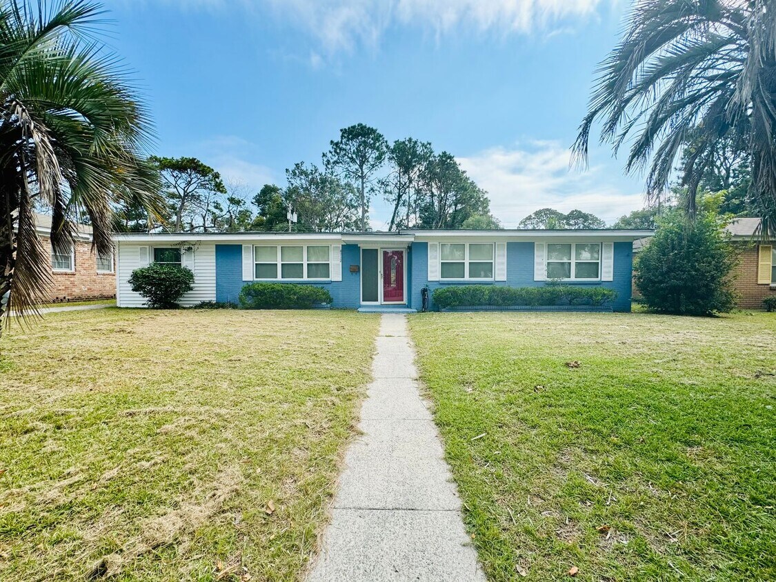 Primary Photo - Charming One Story Home in Savannah!