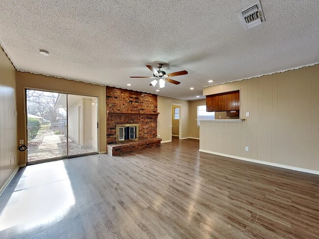 Foto del edificio - 151 Valleyglen Dr