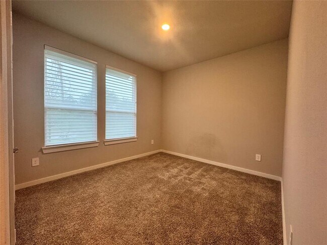 Building Photo - 14273 Lake Lodge Dr