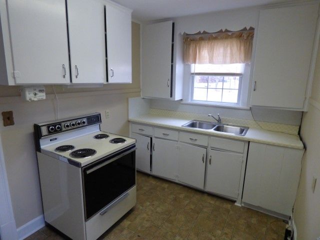 Building Photo - 1009 Greenland Dr
