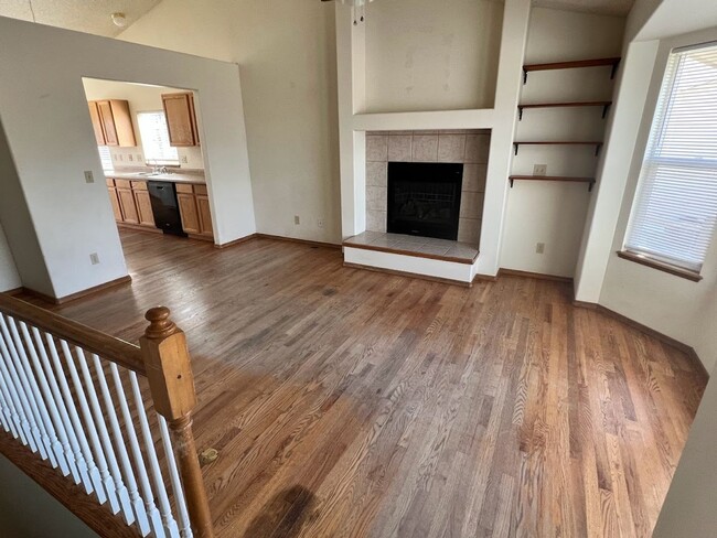 Foto del edificio - 6 MONTH LEASE - Spacious 4BD Home with 3-C...