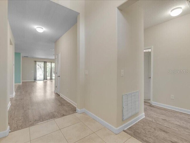 Foto del edificio - 1569 Thetford Cir