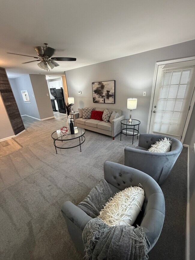 Sala de estar - 102 Stone Hurst Ct