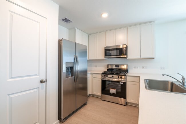 Building Photo - 6435 Begonia Trellis Dr