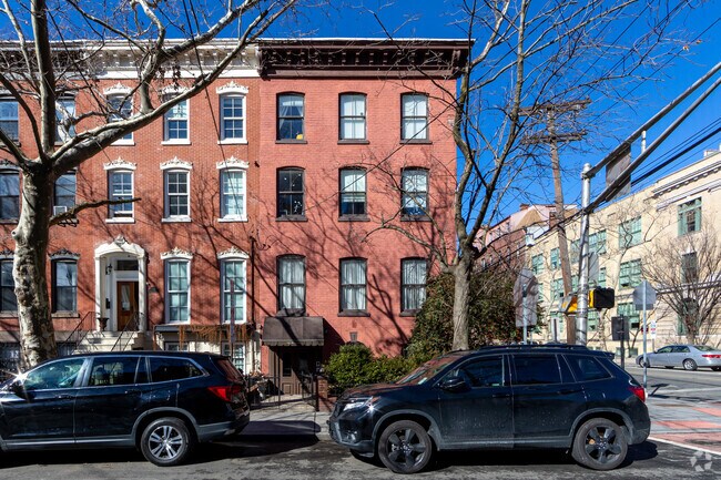 Building Photo - 231 Warren St
