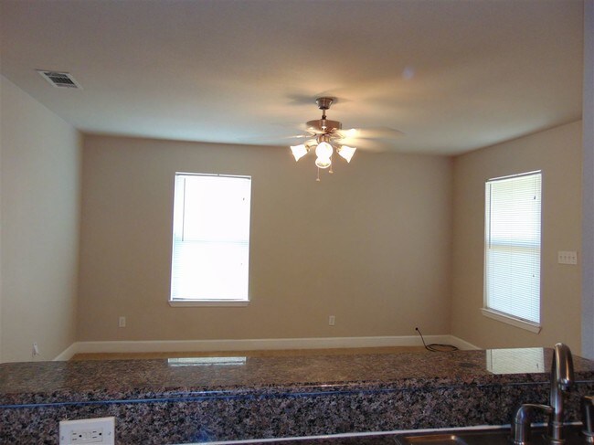 Building Photo - 708 Claremont Pkwy