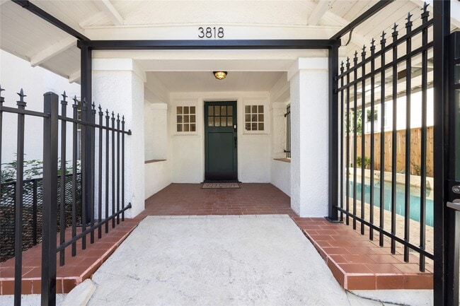 Building Photo - 3818 Brandt St