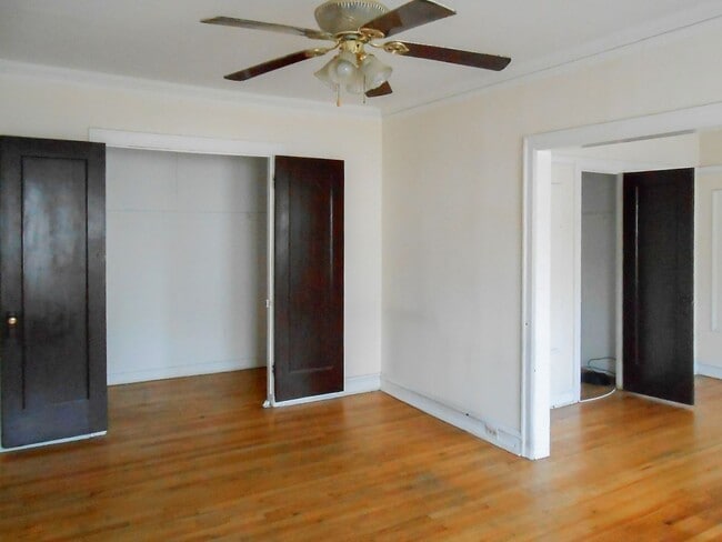 Interior Photo - 5208-14 N. Damen / 2000-10 W. Foster
