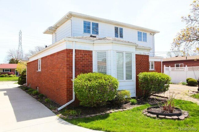 Building Photo - 28239 Sutherland Ave