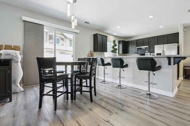 Building Photo - 6958 Stanza Ct