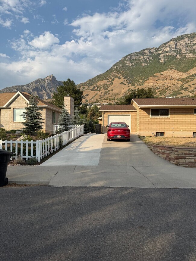Foto del edificio - 1134 Cherry Ln
