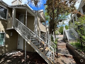 Building Photo - 1484 E Foxboro Dr