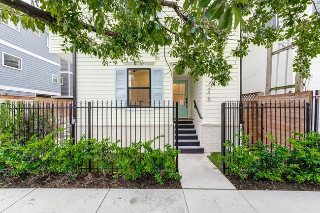 Building Photo - 1216 W 23rd St