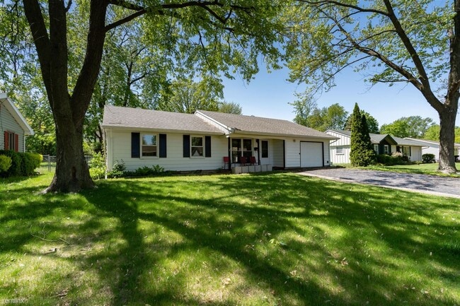 Building Photo - 3 br, 1.5 bath House - 321 Rowe Drive