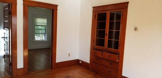Dining room - 837 Union St