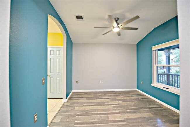 Building Photo - 5220 English Glade Dr