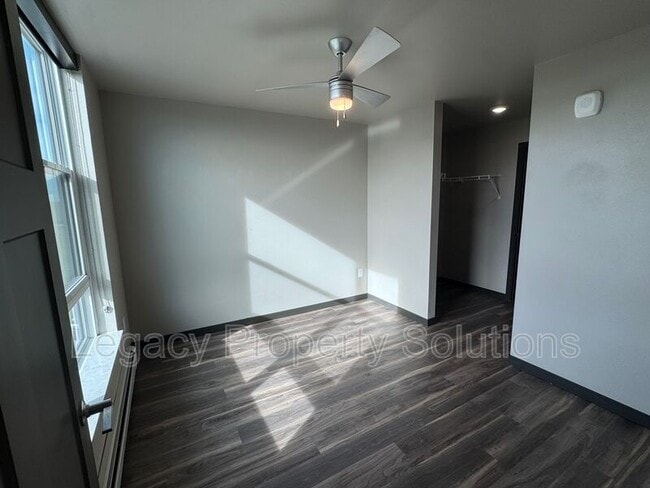 Foto del edificio - 226 E Greenfield Ln