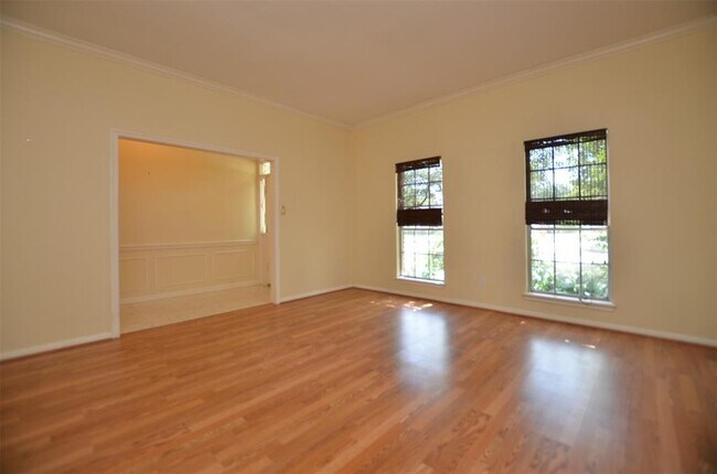 Building Photo - 1707 Springwell Dr