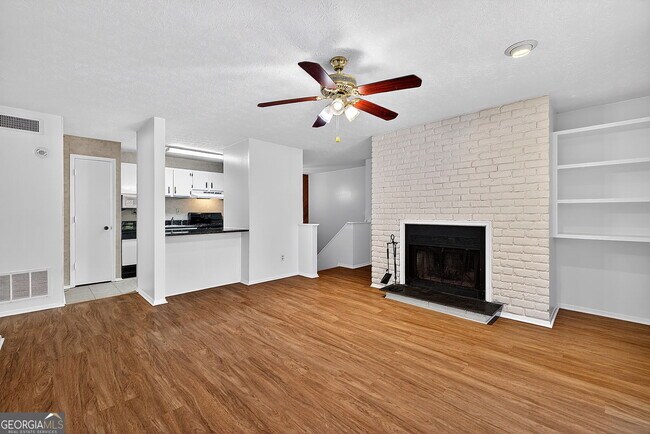 Building Photo - 903 Cumberland Ct SE