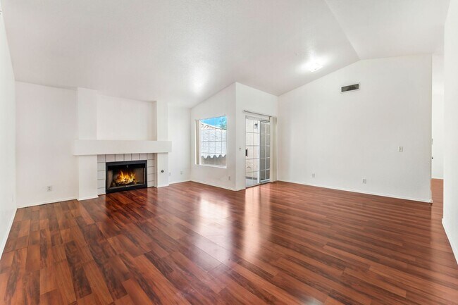 Building Photo - 1401 Pacific Terrace Dr
