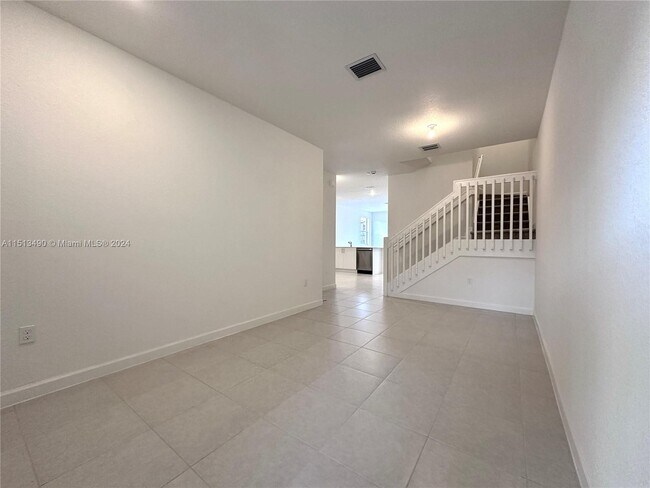 Foto del edificio - 5555 NW 27th St