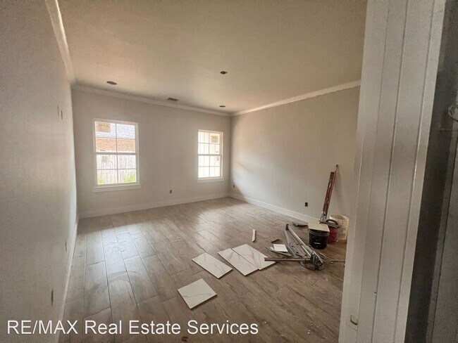 Building Photo - 3 br, 2.5 bath House - 210 Perfect Place