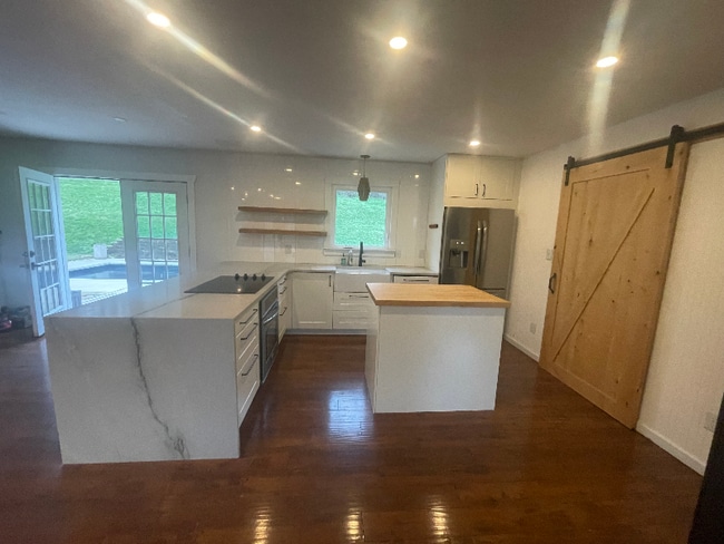 Building Photo - 2341 Santa Fe Pike