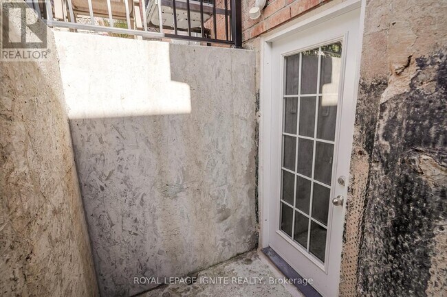 Photo du bâtiment - 1257 Roper Dr