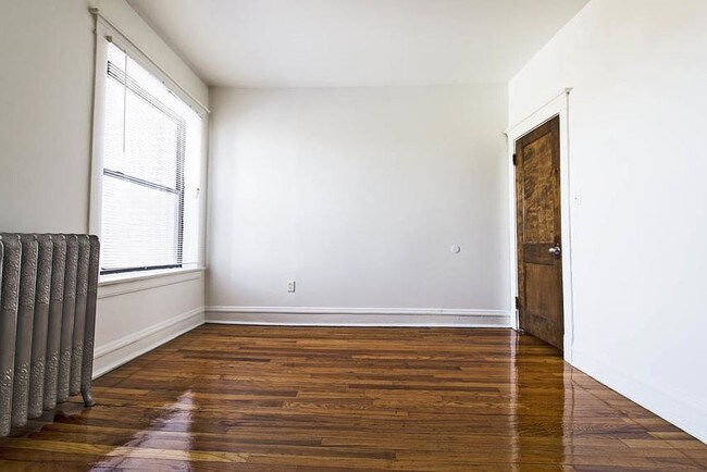 Foto del edificio - 7400 S Rhodes Ave