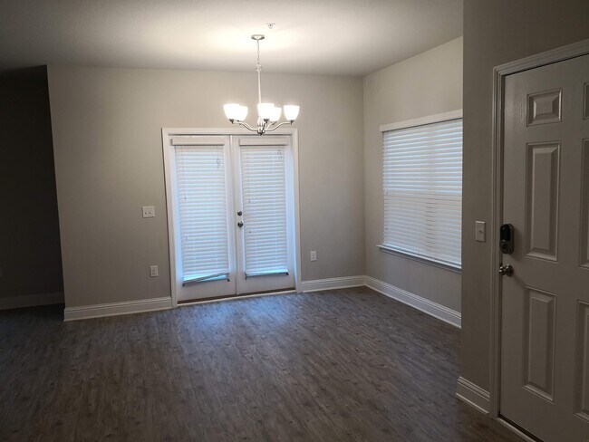 Building Photo - 6811 Spaniel Dr